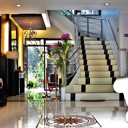 Peridot Suites Davao Stadt Exterior foto