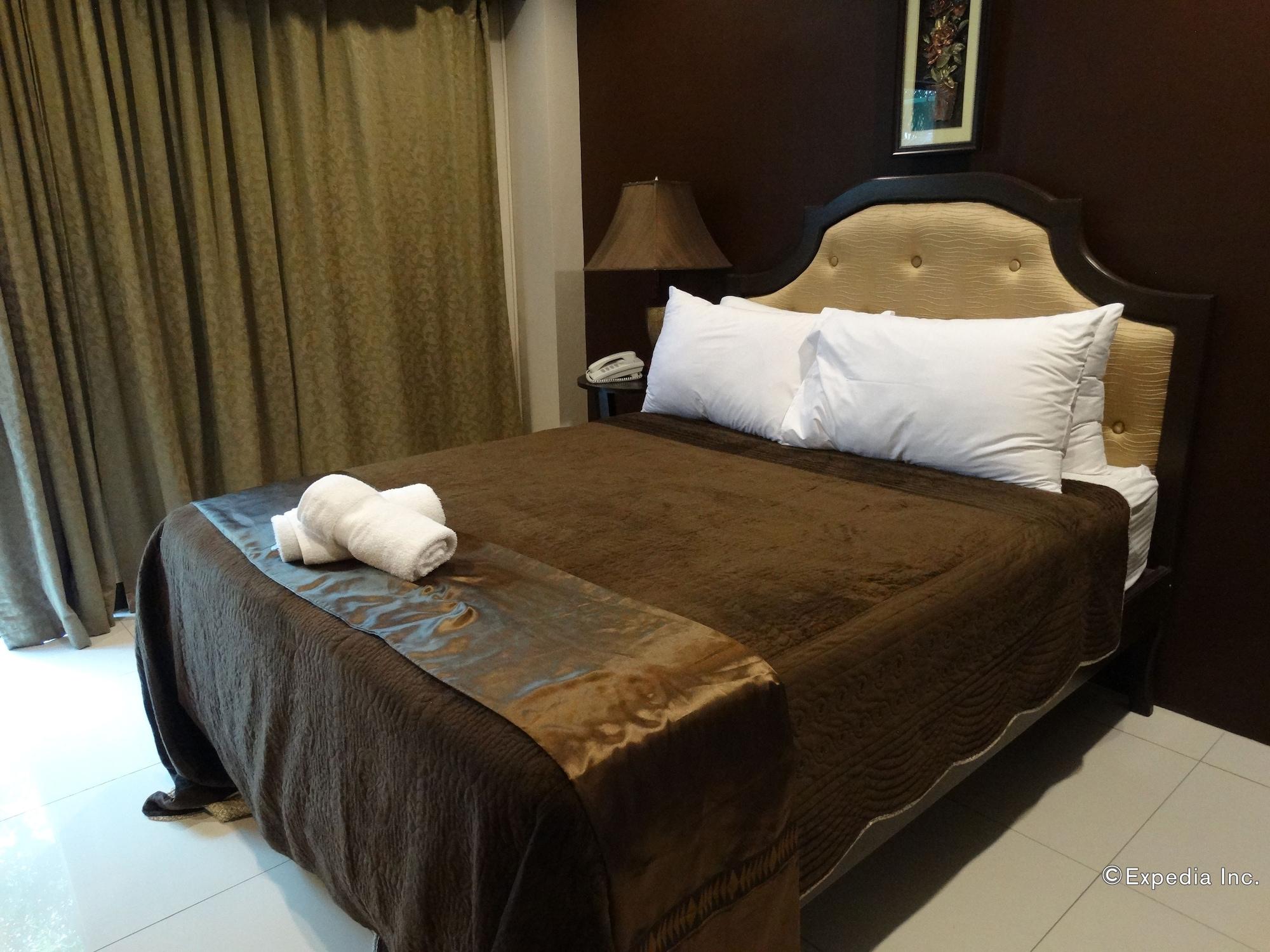 Peridot Suites Davao Stadt Exterior foto