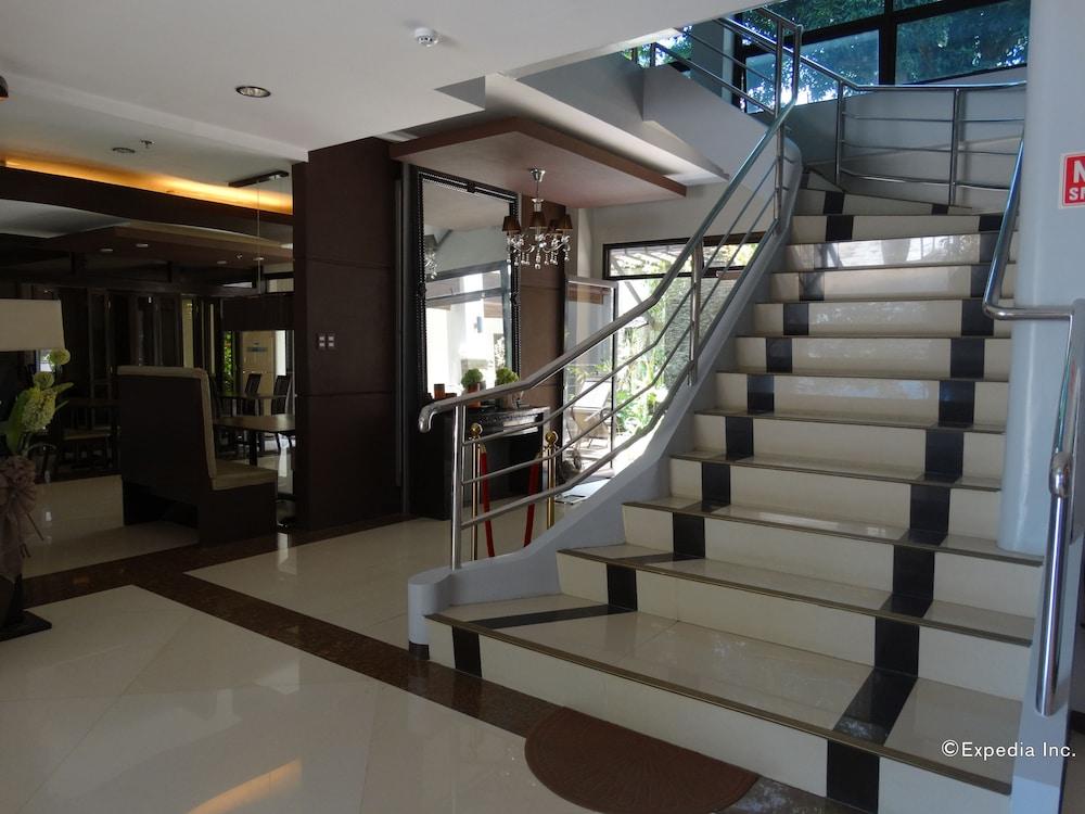 Peridot Suites Davao Stadt Exterior foto