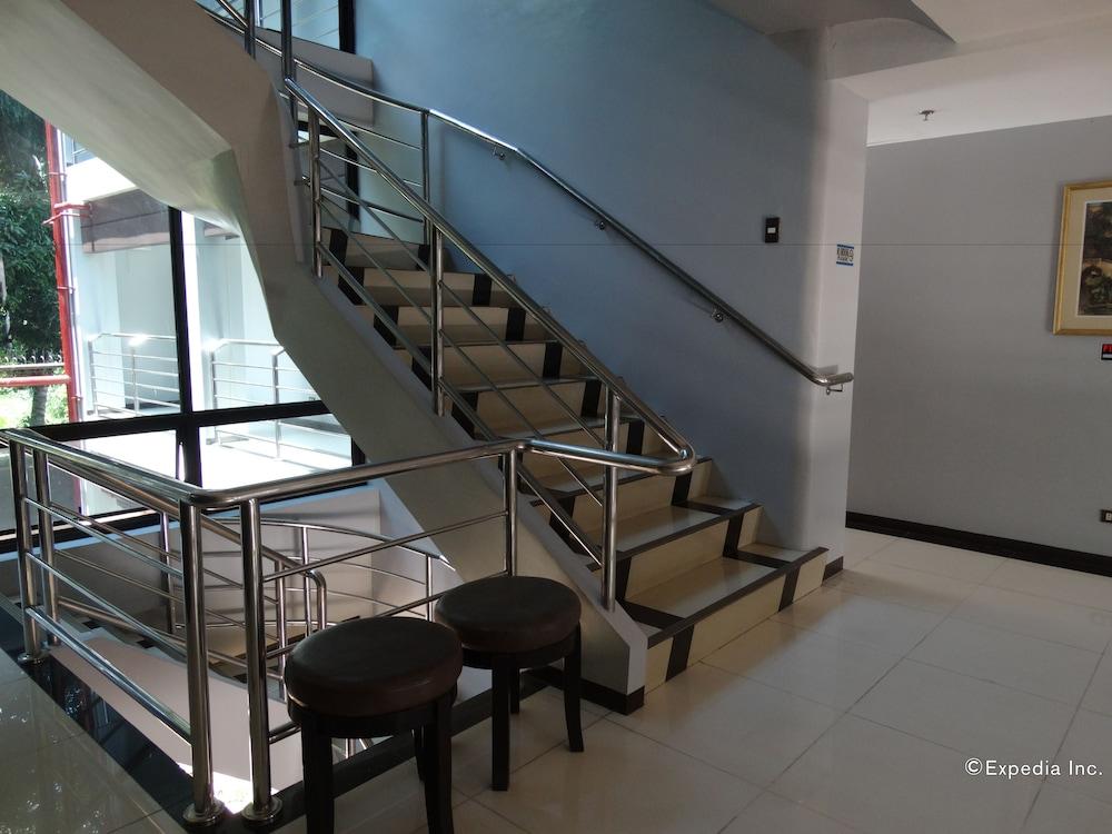 Peridot Suites Davao Stadt Exterior foto