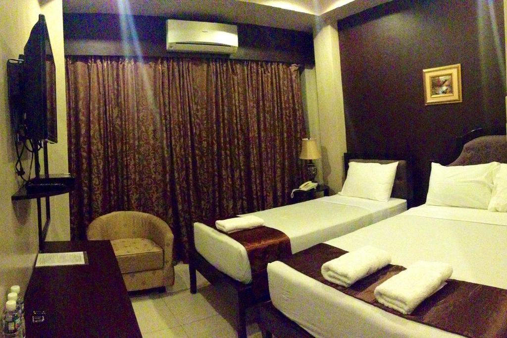 Peridot Suites Davao Stadt Exterior foto
