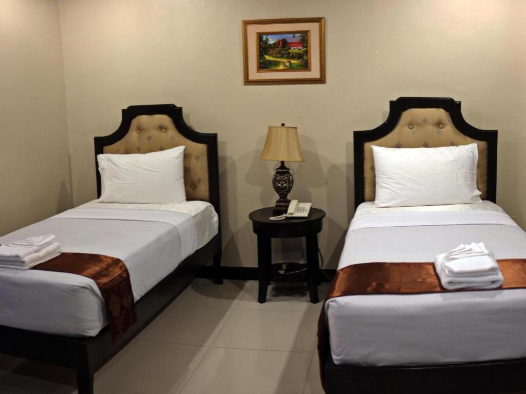 Peridot Suites Davao Stadt Exterior foto