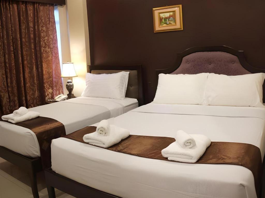 Peridot Suites Davao Stadt Exterior foto