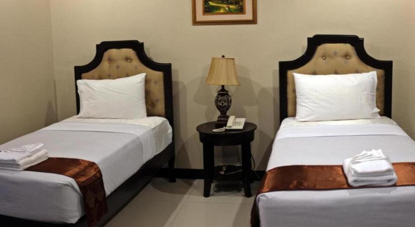 Peridot Suites Davao Stadt Exterior foto