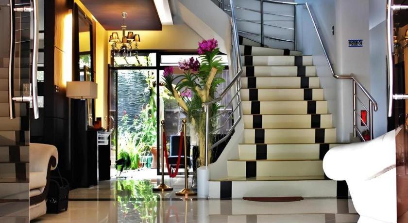 Peridot Suites Davao Stadt Exterior foto