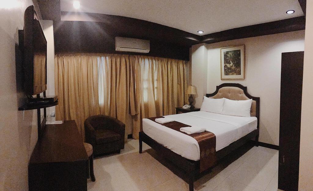Peridot Suites Davao Stadt Exterior foto