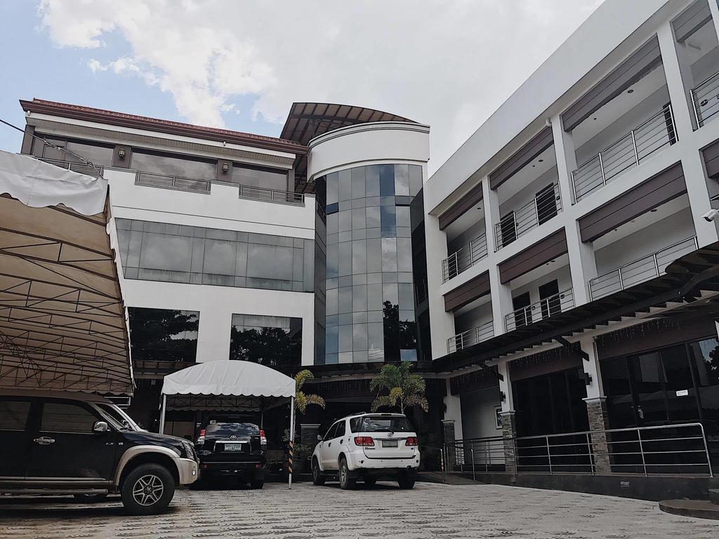 Peridot Suites Davao Stadt Exterior foto